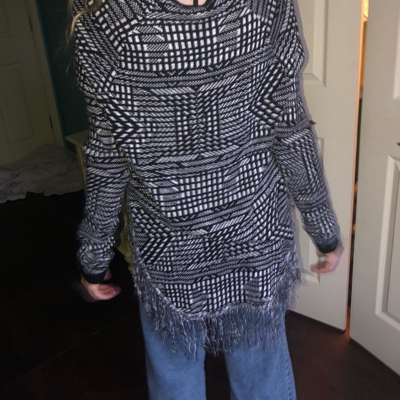 francesca’s poncho - Picture 3 of 4